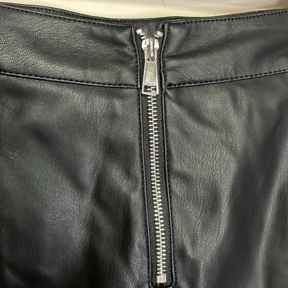 Desigual Woman Synthetic Acougué Black Vegan Leather Skirt, Size 38. - Picture 8 of 16